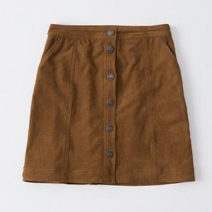 High-waisted mini skirt in on-trend faux suede